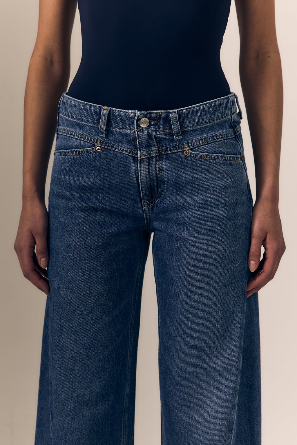 SELENA CROP- MID RISE