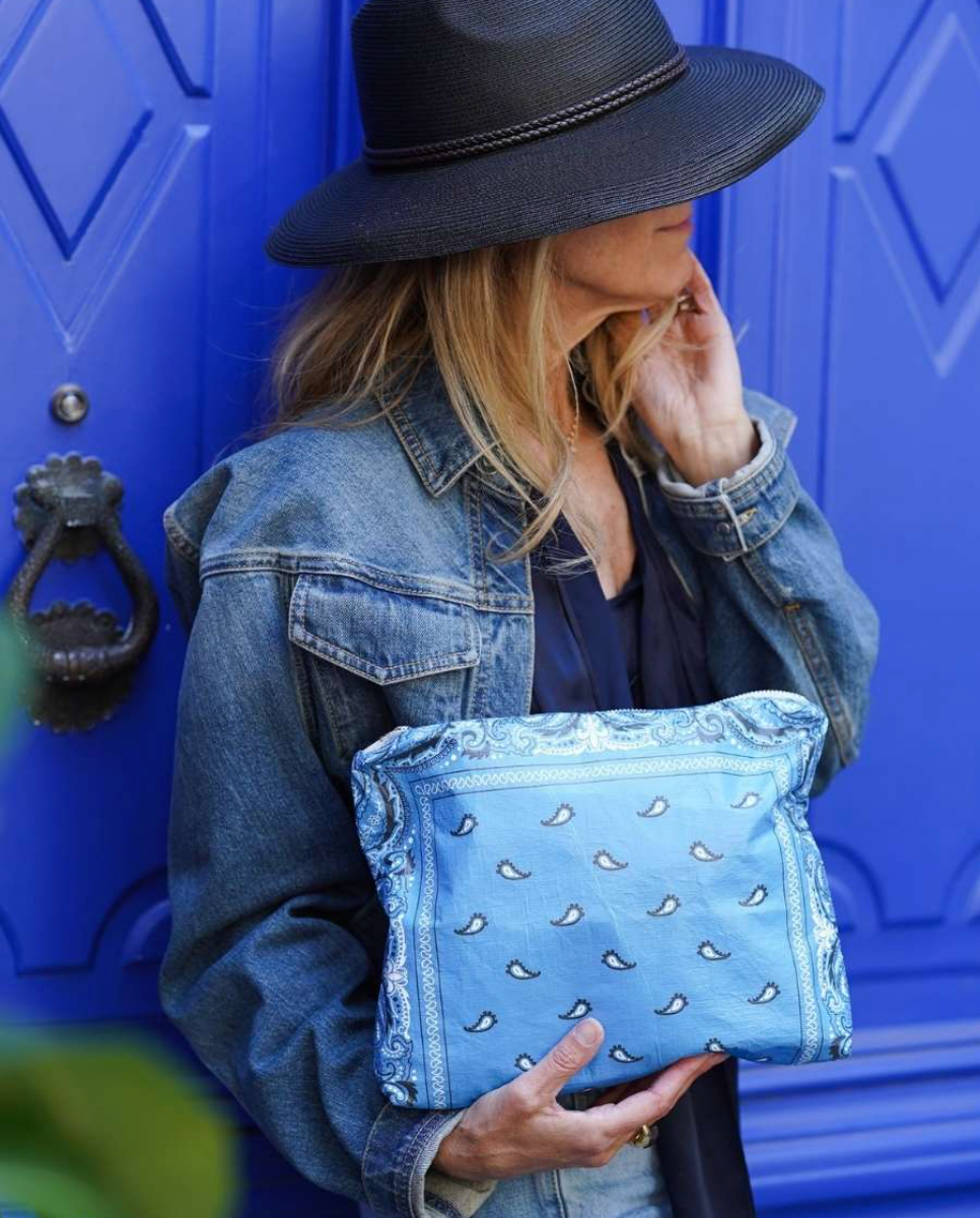 Hi, Love Medium Zipper Pouch